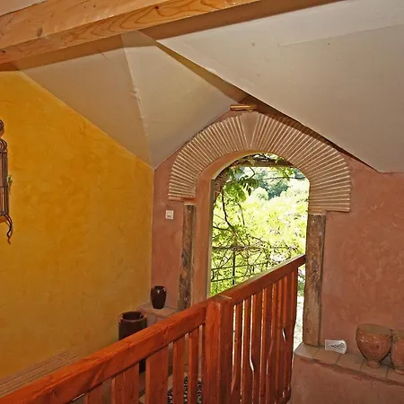 L'echappee Belle Lacourt